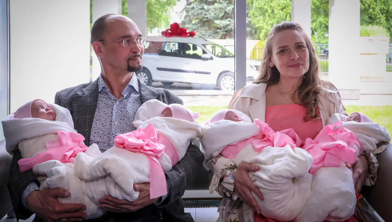 Шанс один на 17 миллионов: четыре абсолютно одинаковые девочки родились в Санкт-Петербурге